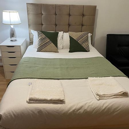 Ensuite With Kitchen Ext Large Room With Balcony In Zone 2 Londres Exterior foto