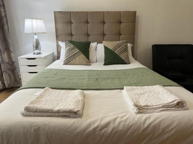 Ensuite With Kitchen Ext Large Room With Balcony In Zone 2 Londres Exterior foto