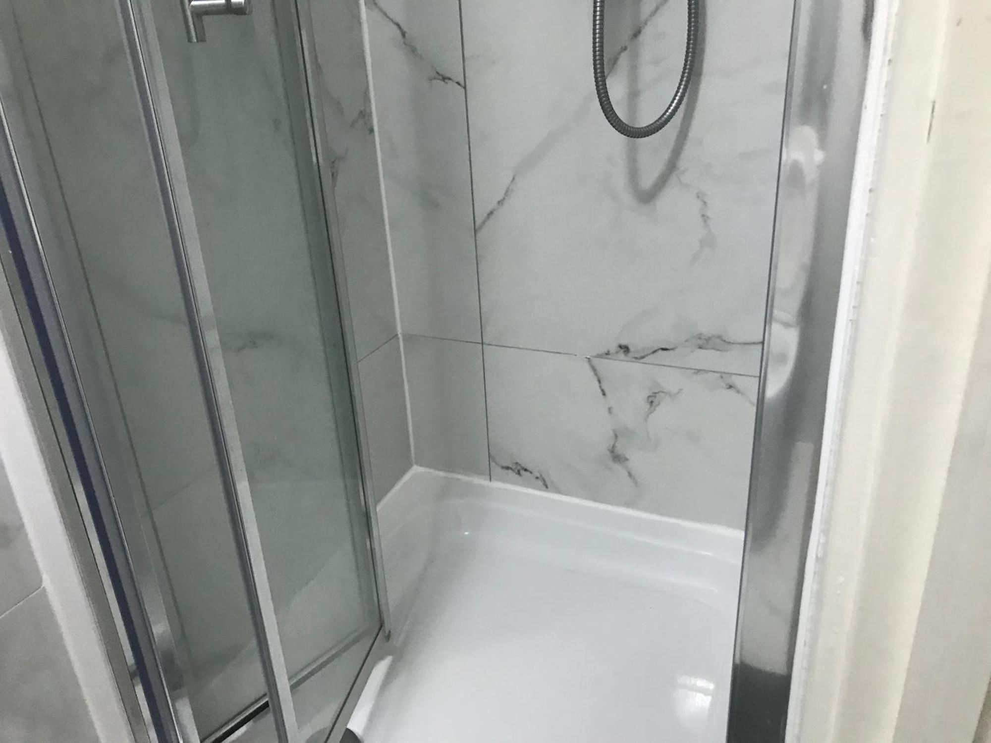 Ensuite With Kitchen Ext Large Room With Balcony In Zone 2 Londres Exterior foto