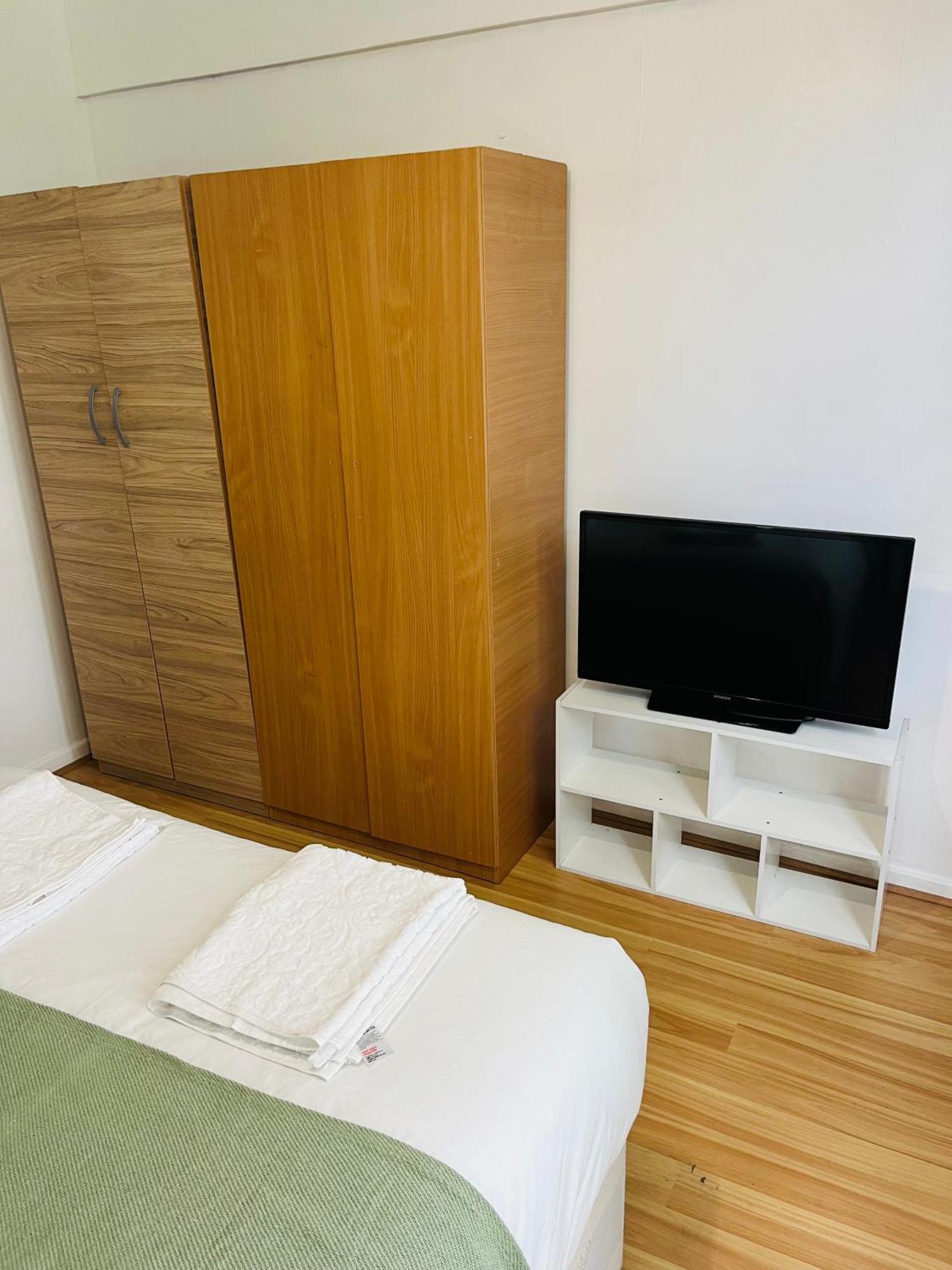 Ensuite With Kitchen Ext Large Room With Balcony In Zone 2 Londres Exterior foto